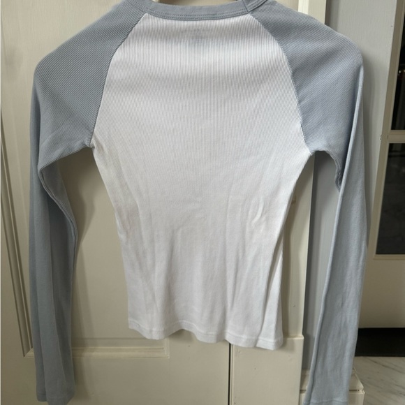 Brandy Melville Raglan Longsleeved Top. Fitted. White/Light Blue NWOT - Picture 3 of 3